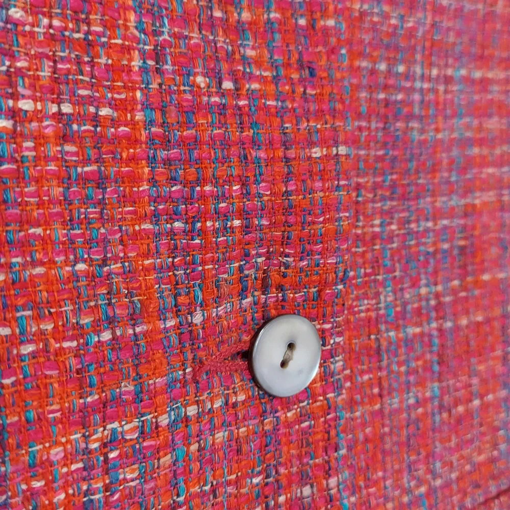 Vintage Handwoven Silk Tweed Blazer with Notched Lapels and Fitted Silhouette - Picture 6 of 9